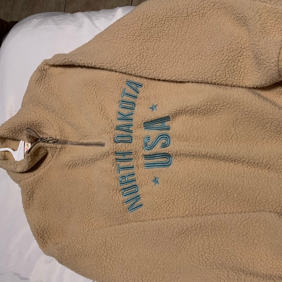 New Beautiful beige sweater - Picture 2 of 4